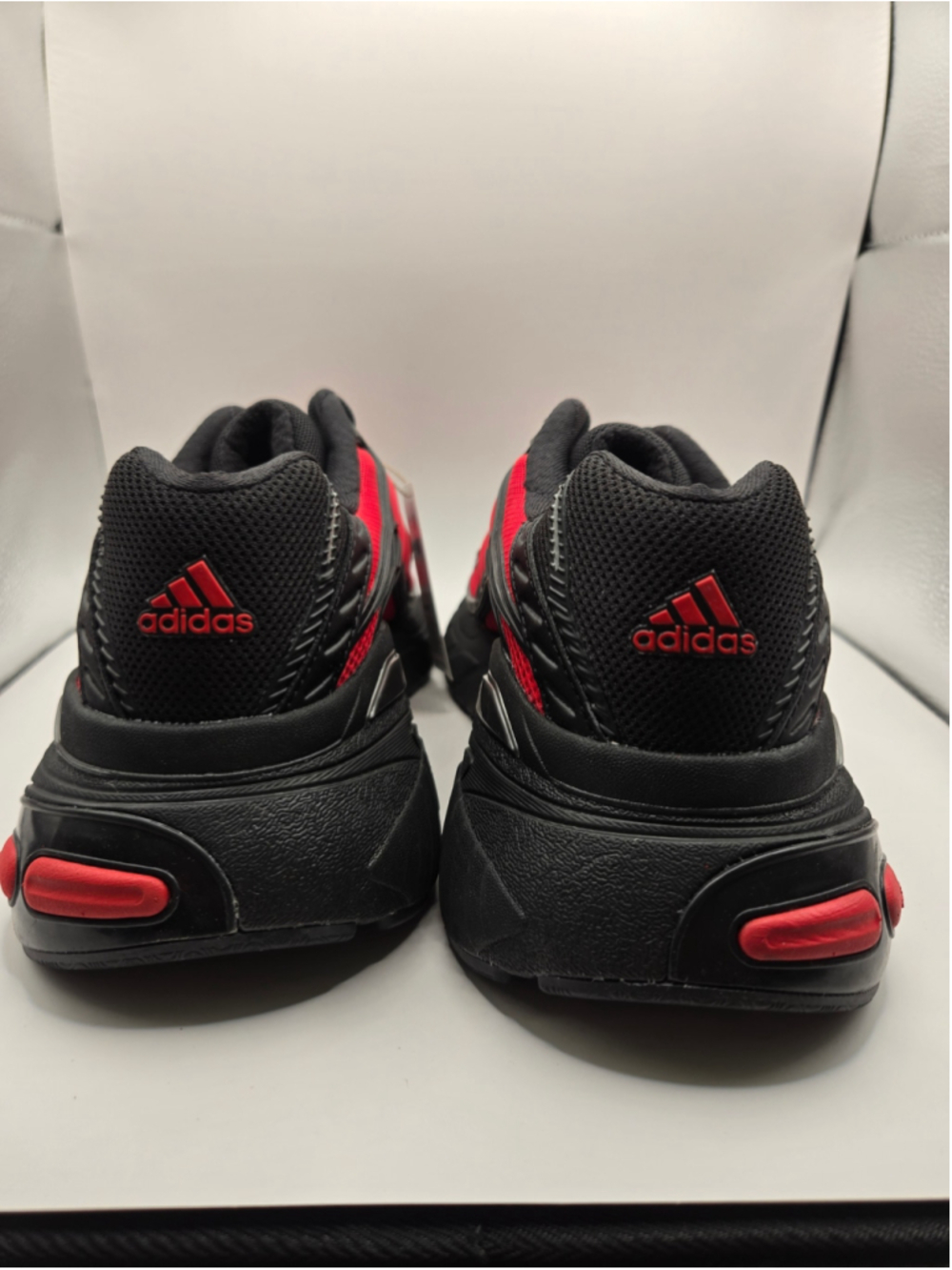 Men's Adidas Adistar XLG 2.0 Sneakers Black and Red Size 10.5 - Picture 3 of 4